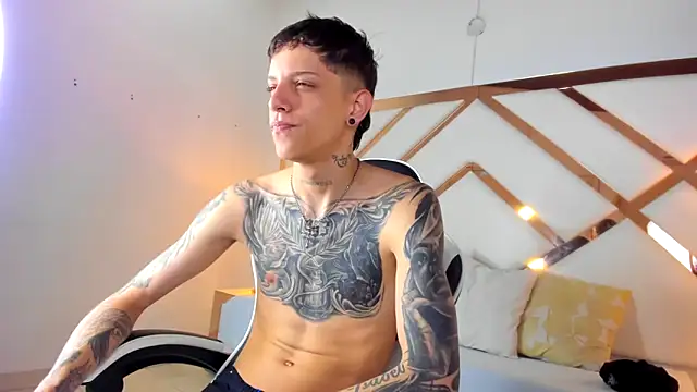 Snapshot of Adam_hard_ chatting on 09-30-25, 07:42 Adam hard  online show from 09-30-25, 07:42