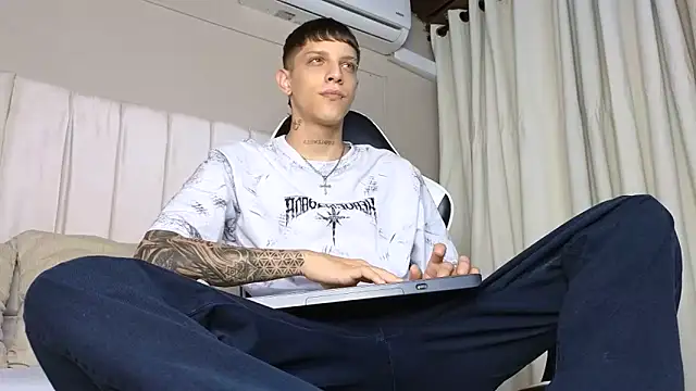 Snapshot of Adam_hard_ chatting on 09-11-25, 08:20 Adam hard  online show from 09-11-25, 08:20