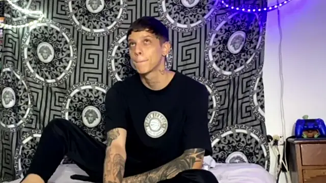 Snapshot of Adam_hard_ chatting on 10-30-25, 02:21 Adam hard  online show from 10-30-25, 02:21