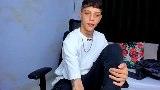 Snapshot of Adam_hard_ chatting on 01-17-25, 07:49 Adam hard  online show from 01-17-25, 07:49