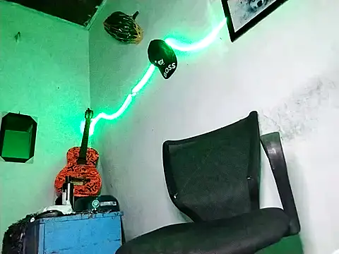 Snapshot of 628-andrew chatting on 12-19-25, 11:51 628-andrew online show from 12-19-25, 11:51