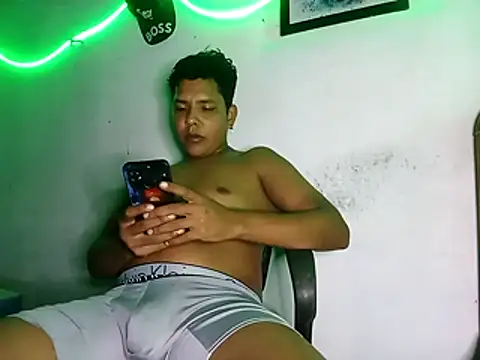 Snapshot of 628-andrew chatting on 12-03-25, 12:01 628-andrew online show from 12-03-25, 12:01