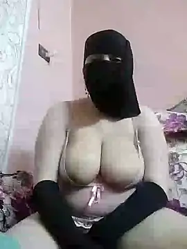 Snapshot of OYN-Dody chatting on 12-29-24, 08:26 OYN-Dody online show from 12-29-24, 08:26