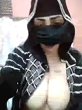 Snapshot of OYN-Dody chatting on 12-22-24, 08:49 OYN-Dody online show from 12-22-24, 08:49