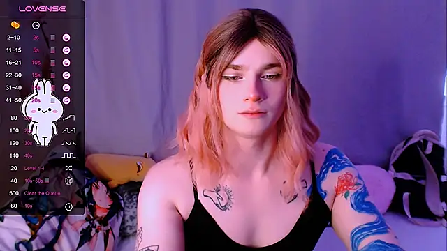 Snapshot of Alice_Hells chatting on 09-26-25, 04:30 Alice Hells online show from 09-26-25, 04:30