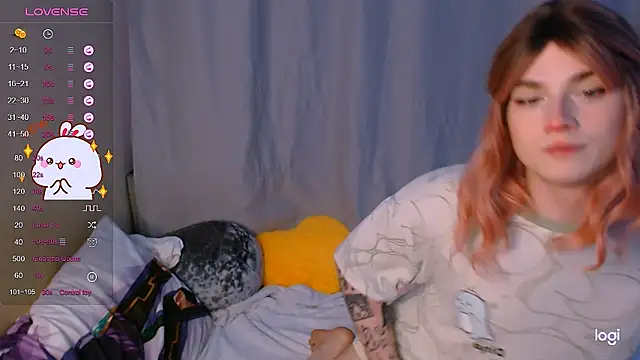 Snapshot of Alice_Hells chatting on 02-01-25, 10:26 Alice Hells online show from 02-01-25, 10:26