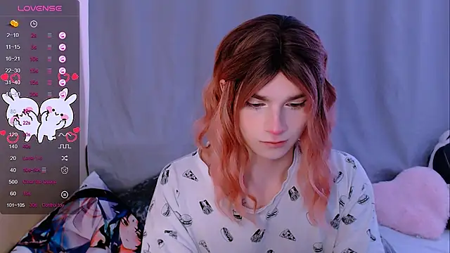 Snapshot of Alice_Hells chatting on 03-08-25, 05:38 Alice Hells online show from 03-08-25, 05:38