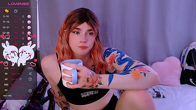 Snapshot of Alice_Hells chatting on 02-21-25, 08:07 Alice Hells online show from 02-21-25, 08:07