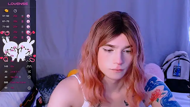 Snapshot of Alice_Hells chatting on 02-19-25, 05:16 Alice Hells online show from 02-19-25, 05:16