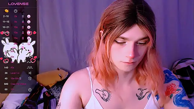 Snapshot of Alice_Hells chatting on 10-25-25, 07:51 Alice Hells online show from 10-25-25, 07:51