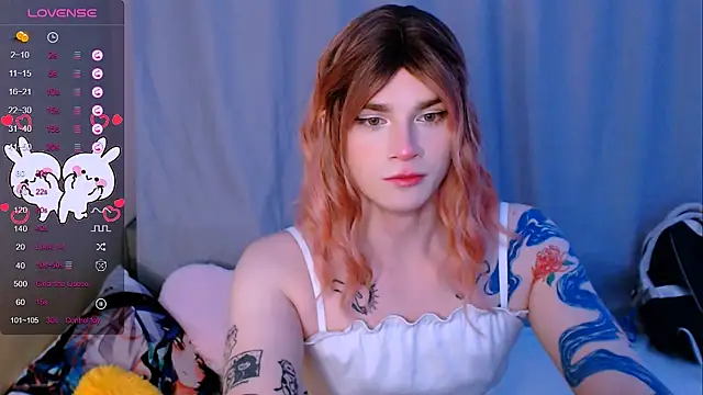 Snapshot of Alice_Hells chatting on 03-07-25, 04:13 Alice Hells online show from 03-07-25, 04:13