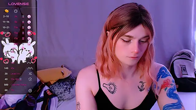 Snapshot of Alice_Hells chatting on 10-20-25, 06:48 Alice Hells online show from 10-20-25, 06:48