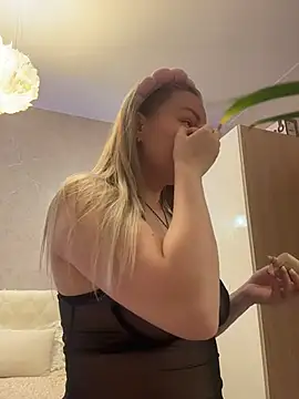 LianaCruz   online show from 12-02-25, 04:47