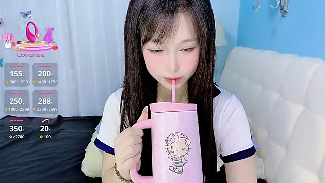 Snapshot of -Wendy__ chatting on 06-12-26, 06:33 -Wendy online show from 06-12-26, 06:33