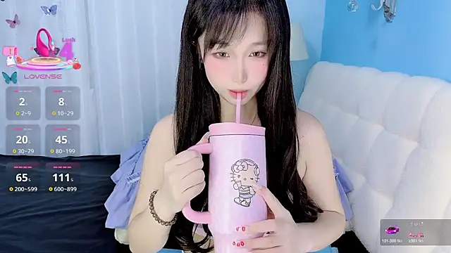 Snapshot of -Wendy__ chatting on 06-07-26, 07:13 -Wendy online show from 06-07-26, 07:13