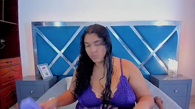 Tiffanymiller00 online show from 11-18-25, 12:52