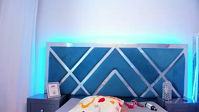 Tiffanymiller00 online show from 04-30-26, 08:57