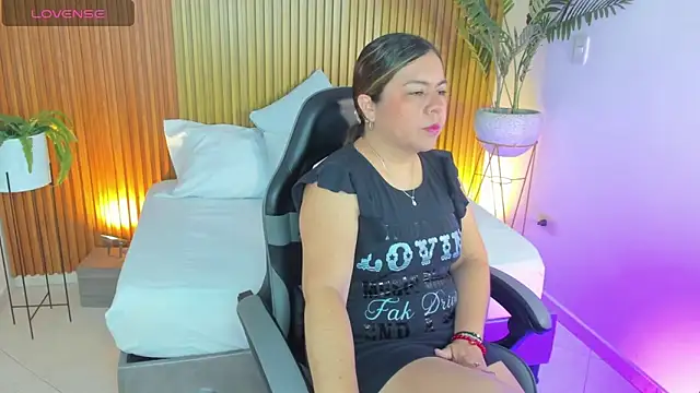 Snapshot of nahia_13 chatting on 05-02-26, 12:43 nahia 13 online show from 05-02-26, 12:43