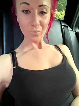 Snapshot of SweetSolez chatting on 10-27-25, 02:40 SweetSolez online show from 10-27-25, 02:40