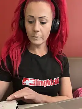 Snapshot of SweetSolez chatting on 10-18-25, 01:57 SweetSolez online show from 10-18-25, 01:57