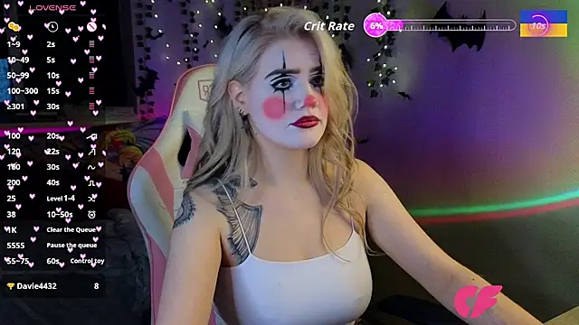 RedVelveten online show from 10-31-25, 08:00