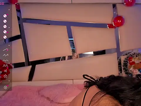 Mis  lola online show from 12-19-25, 09:39