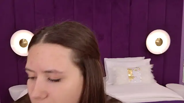 milaleoneli online show from 03-17-25, 12:25