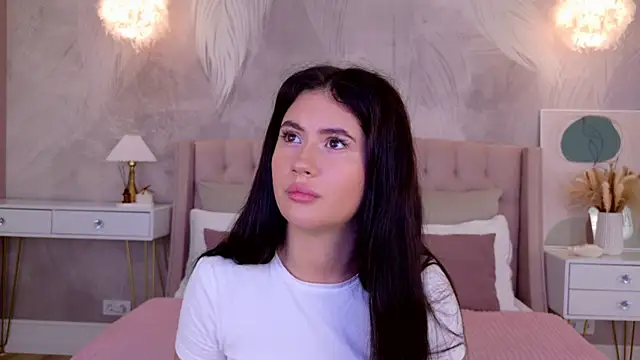 Snapshot of milaleoneli chatting on 07-14-26, 03:07 milaleoneli online show from 07-14-26, 03:07