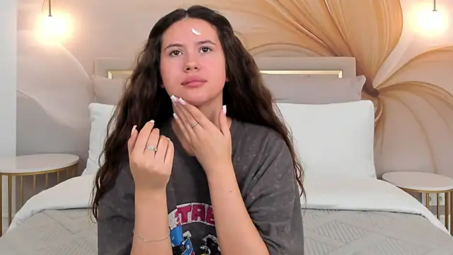 milaleoneli online show from 09-11-25, 03:01