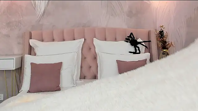 milaleoneli online show from 10-21-25, 03:11