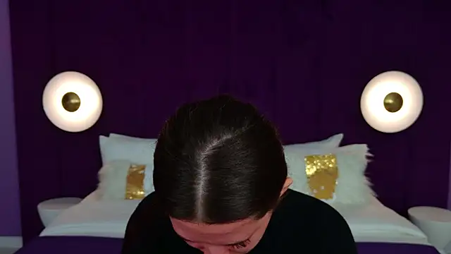 milaleoneli online show from 03-18-25, 12:39