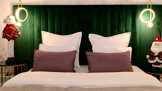 milaleoneli online show from 12-02-25, 03:03