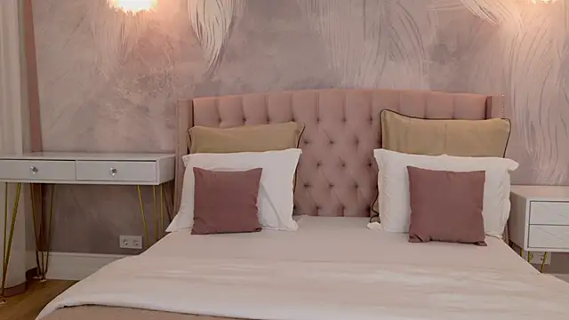 milaleoneli online show from 09-17-25, 03:03