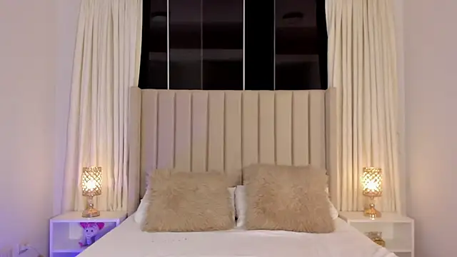 Aliison Smith online show from 04-11-26, 03:36