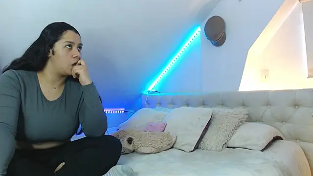 Snapshot of Scarlett_Jazmin chatting on 10-18-25, 11:01 Scarlett Jazmin online show from 10-18-25, 11:01