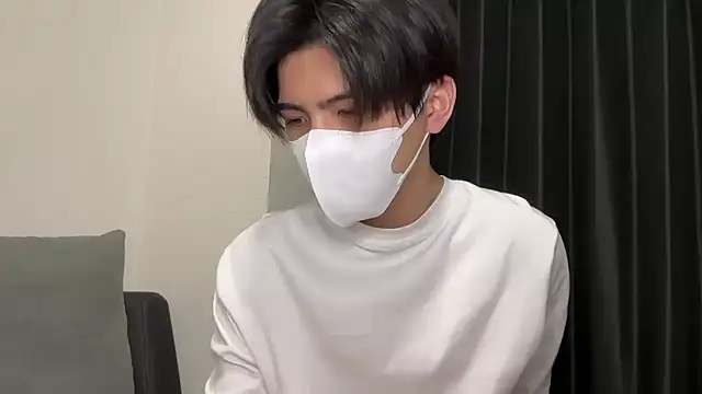 Snapshot of Lio_kun chatting on 02-15-25, 10:11 Lio kun online show from 02-15-25, 10:11