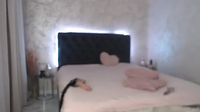 queenzoora online show from 02-10-25, 06:56