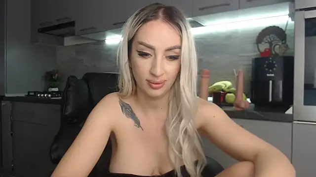 Snapshot of queenzoora chatting on 05-21-26, 10:07 queenzoora online show from 05-21-26, 10:07
