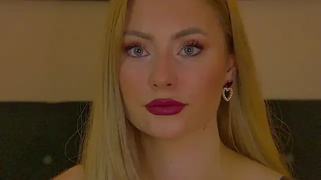 Snapshot of MisshaNight chatting on 06-05-26, 04:17 MisshaNight online show from 06-05-26, 04:17