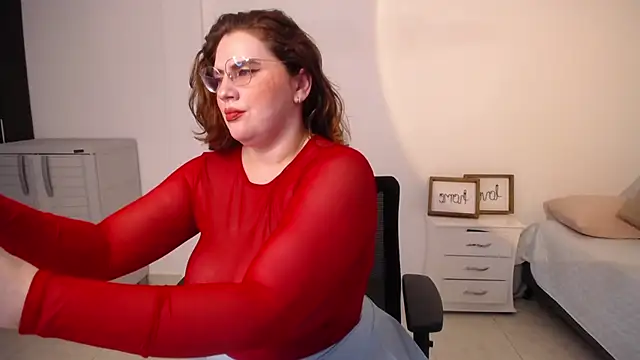 Snapshot of MartinaGuzmann chatting on 10-21-25, 12:11 MartinaGuzmann online show from 10-21-25, 12:11