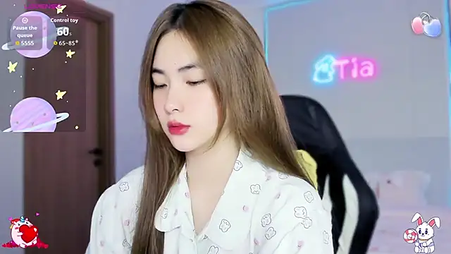 Snapshot of CelestiaWang chatting on 09-18-25, 12:19 CelestiaWang online show from 09-18-25, 12:19