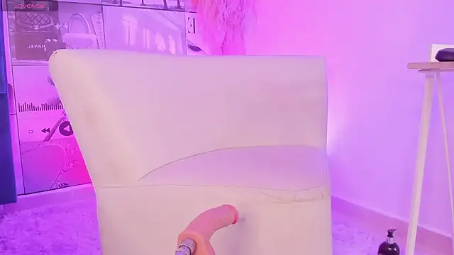 Snapshot of MiaCavallii_ chatting on 10-24-25, 04:22 MiaCavallii online show from 10-24-25, 04:22