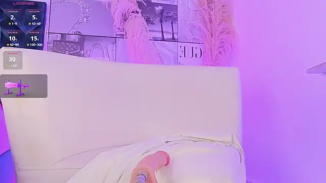 Snapshot of MiaCavallii_ chatting on 10-30-25, 03:05 MiaCavallii online show from 10-30-25, 03:05