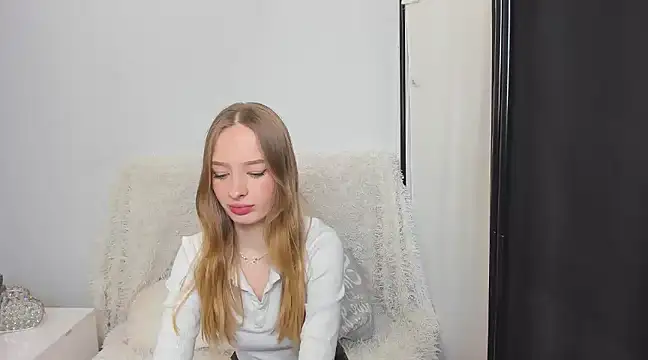 Snapshot of LilaGold chatting on 01-02-25, 03:51 LilaGold online show from 01-02-25, 03:51