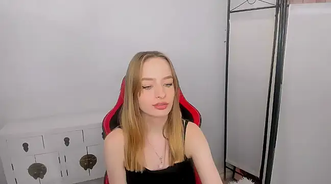 Snapshot of LilaGold chatting on 01-28-25, 07:00 LilaGold online show from 01-28-25, 07:00