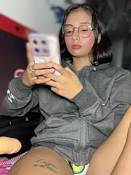 Snapshot of Bonnie_willliams19 chatting on 02-20-26, 04:20 Bonnie willliams19 online show from 02-20-26, 04:20