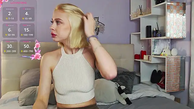 White Lioness online show from 01-13-26, 04:55