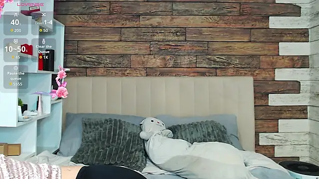 White Lioness online show from 03-18-26, 05:25