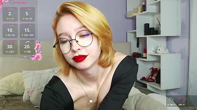 Snapshot of White_Lioness chatting on 03-21-25, 02:18 White Lioness online show from 03-21-25, 02:18
