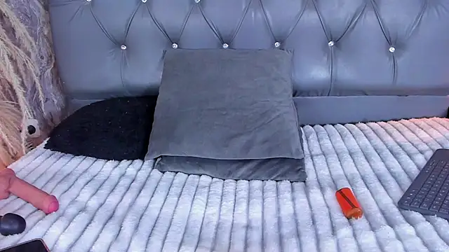 Snapshot of Miaelliee chatting on 02-12-25, 10:26 Miaelliee online show from 02-12-25, 10:26